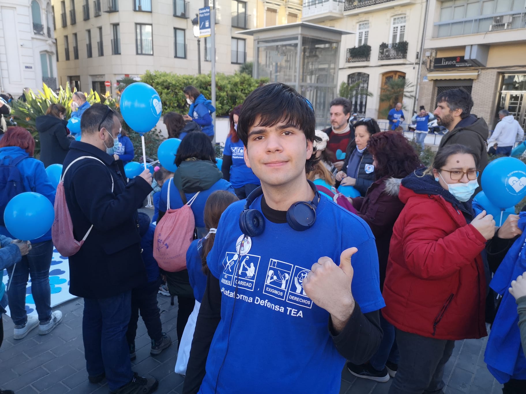 foto_Luismi_,_en_manifestaci&oacute;n_del_d&iacute;a_internacional_del_autismo.jpg